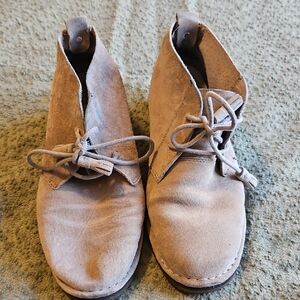 Hush Puppies Women's Chukka Boots in Light Brown Suede